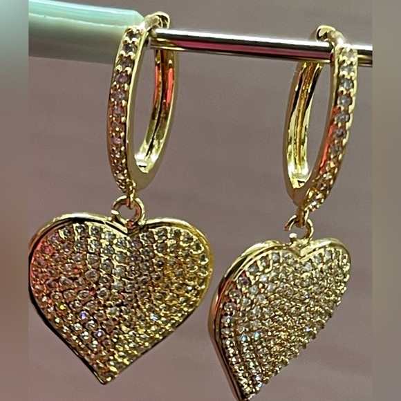 FASHION JEWELRY WOMEN'S EARRINGS DANGLING HEART COVERED IN ZIRCONIA GOLD COLOR - Picture 4 of 9